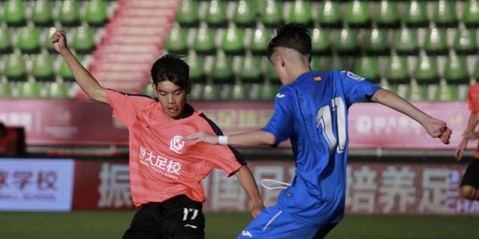  西汉姆联铁血防守逼平豪门收获宝贵一分